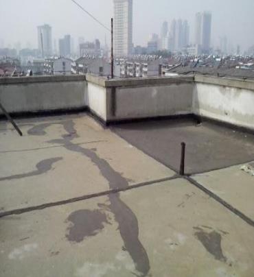 新会漏水维修 楼顶漏水是什么原因，楼顶漏水维修方法是什么?